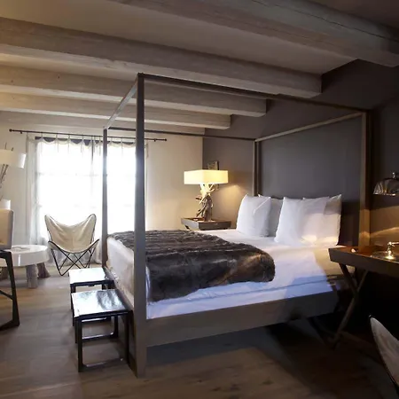 Отель La Bastide Saint Georges & 4*