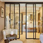 호텔 La Bastide Saint Georges & 4*